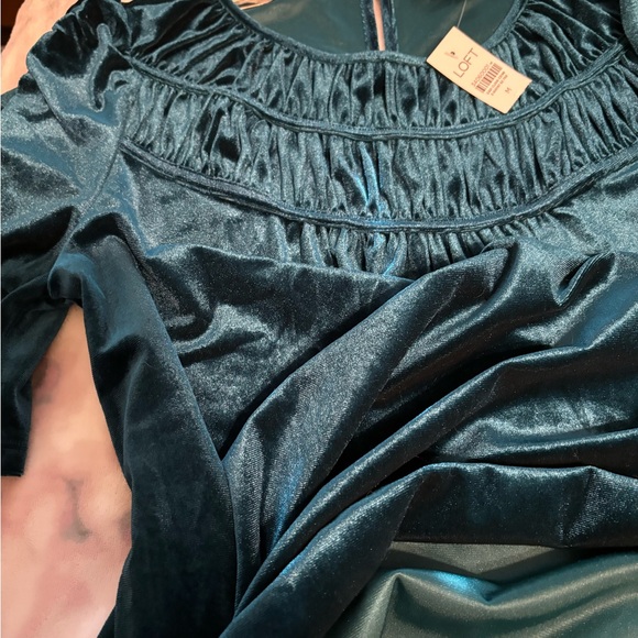 NWT Loft velvet top, medium - Picture 4 of 4